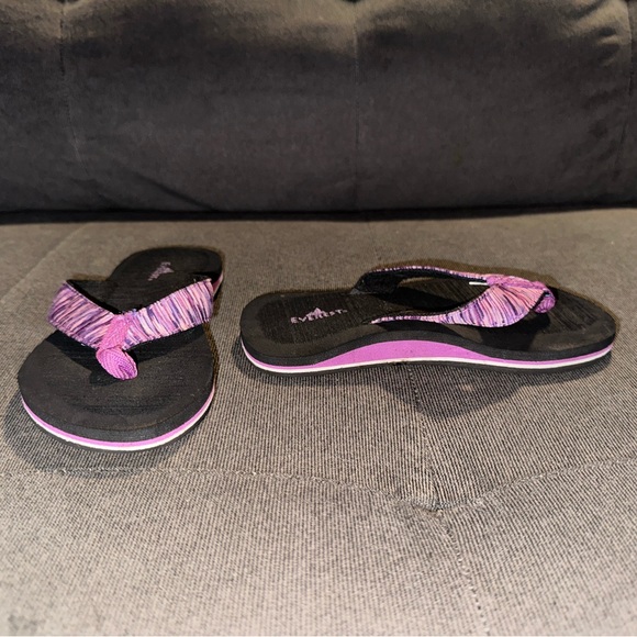 Girls Everest Flip Flops - Picture 5 of 12